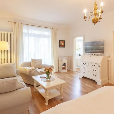 Villa Granitz, Ostseebad Sellin, Insel Ruegen, Gemuetliche 38 Quadratmeter Gross, Bietet Die Lieblingsplatz In Der Villa Granitz Zwei Personen Alle Annehmlichkeiten Fuer Unbeschwerte Urlaubstage